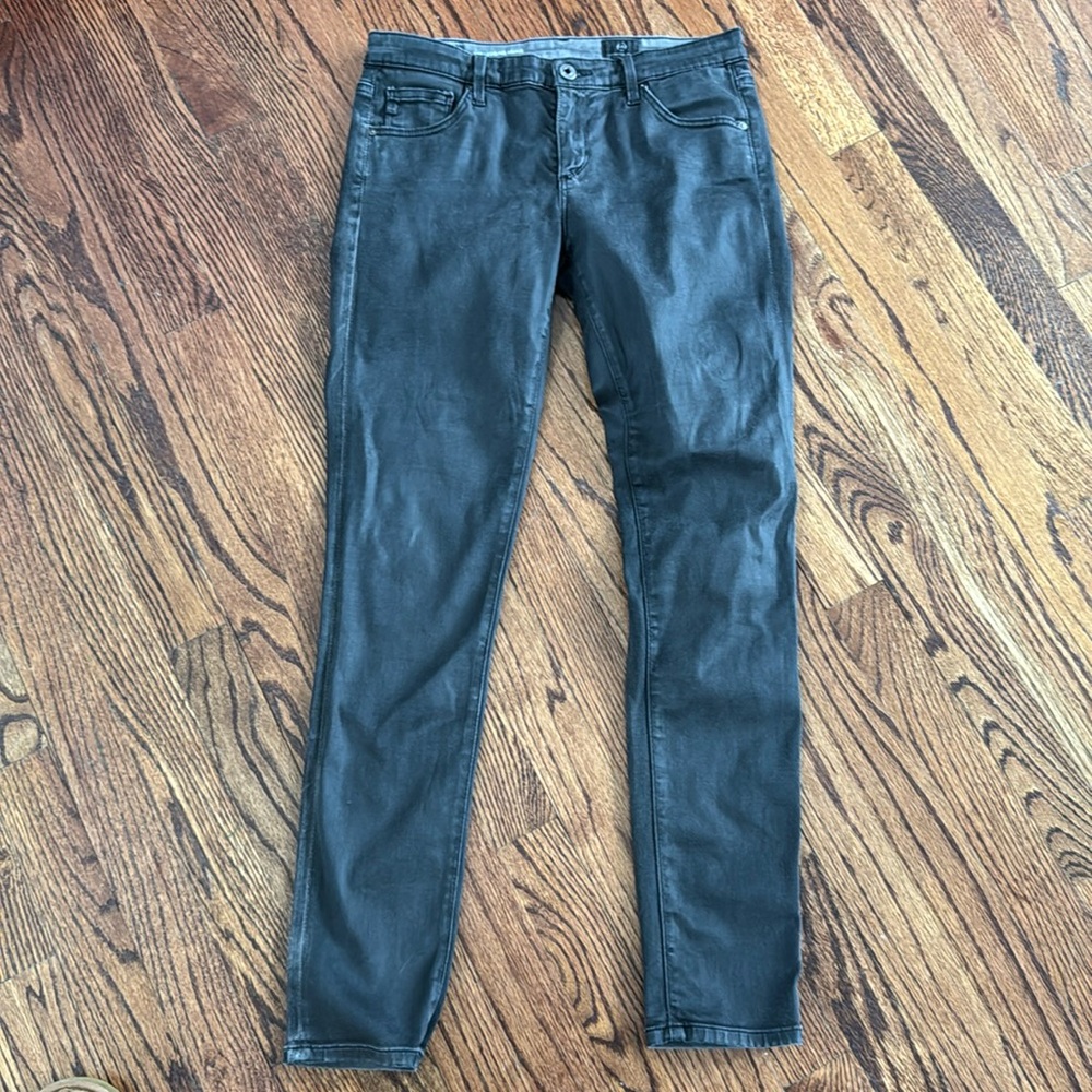 AG coated skinny legging. Ankle cut